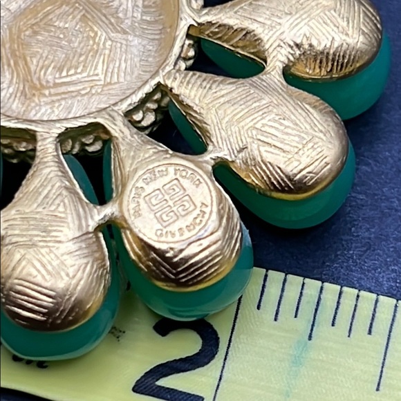 RARE! Vintage Givenchy flower brooch - Picture 5 of 6